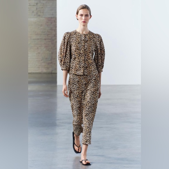 SALE! ZARA NWT ZW COLLECTION ANIMAL PRINT CAPRI PANTS - Picture 2 of 9